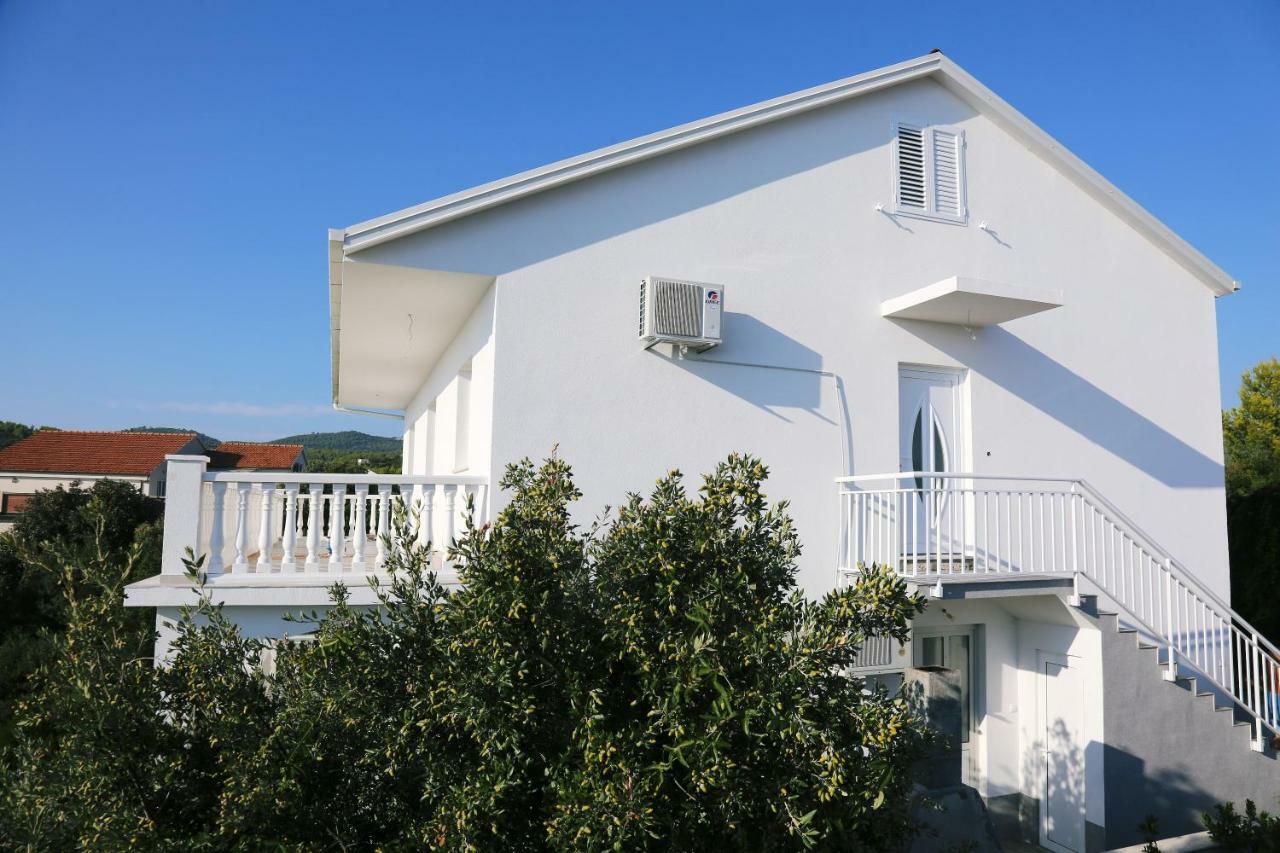 Apartments Tonia Br. 1 Zavalatica Bagian luar foto