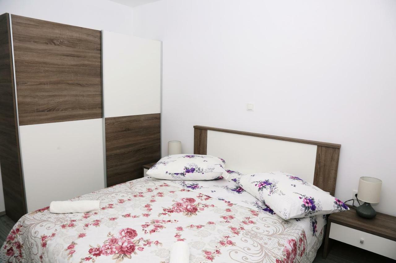Apartments Tonia Br. 1 Zavalatica Bagian luar foto